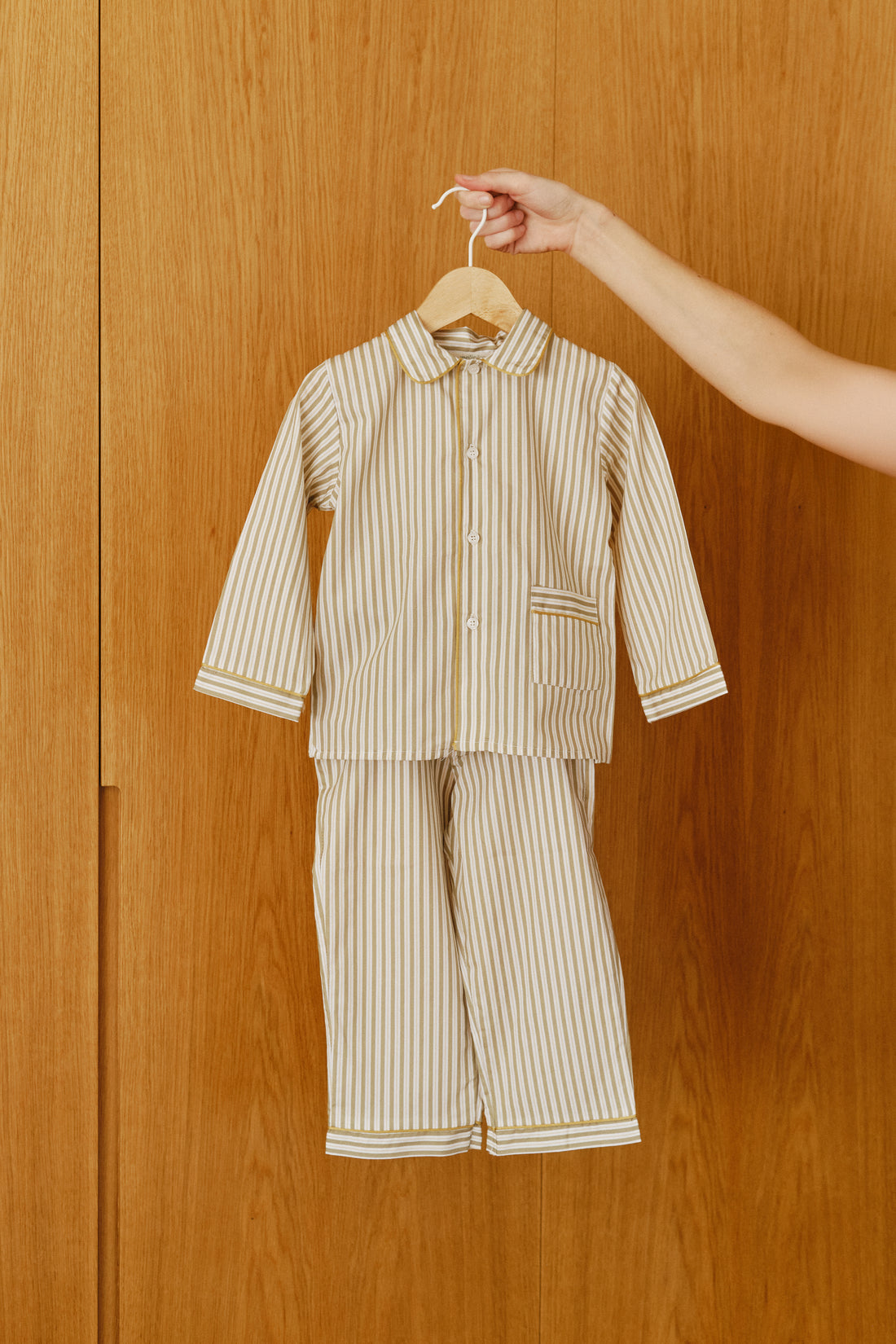 PIJAMA OLIVE GREEN STRIPES - COLABORACIÓN MOLIS & CO