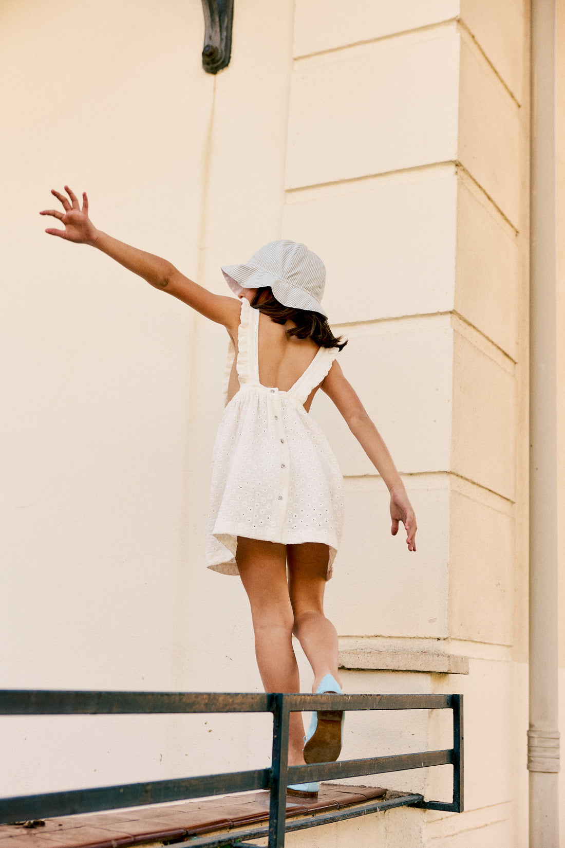 VESTIDO ADELA FLOR BORDADA